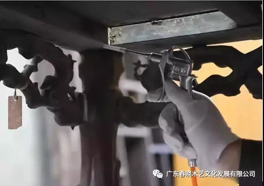 老紅木家具的修復(fù)過程，一經(jīng)修復(fù)煥然一新(圖3)