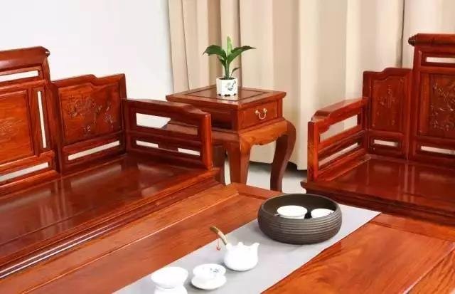 紅木家具市場(chǎng)常見的沙發(fā)款式及特點(diǎn)(圖18)