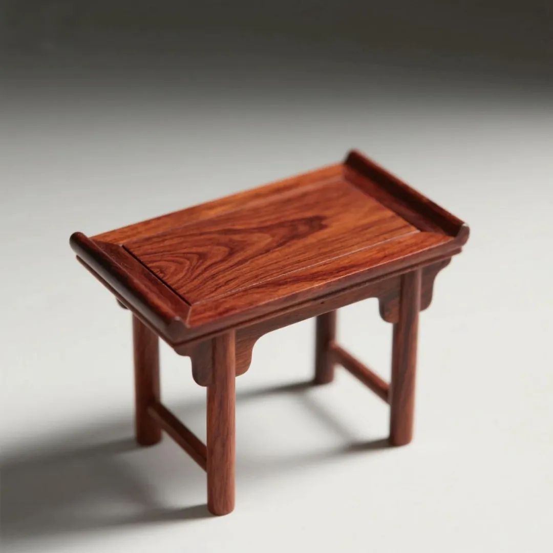 一張案，一盞燈，一盆綠(圖1)