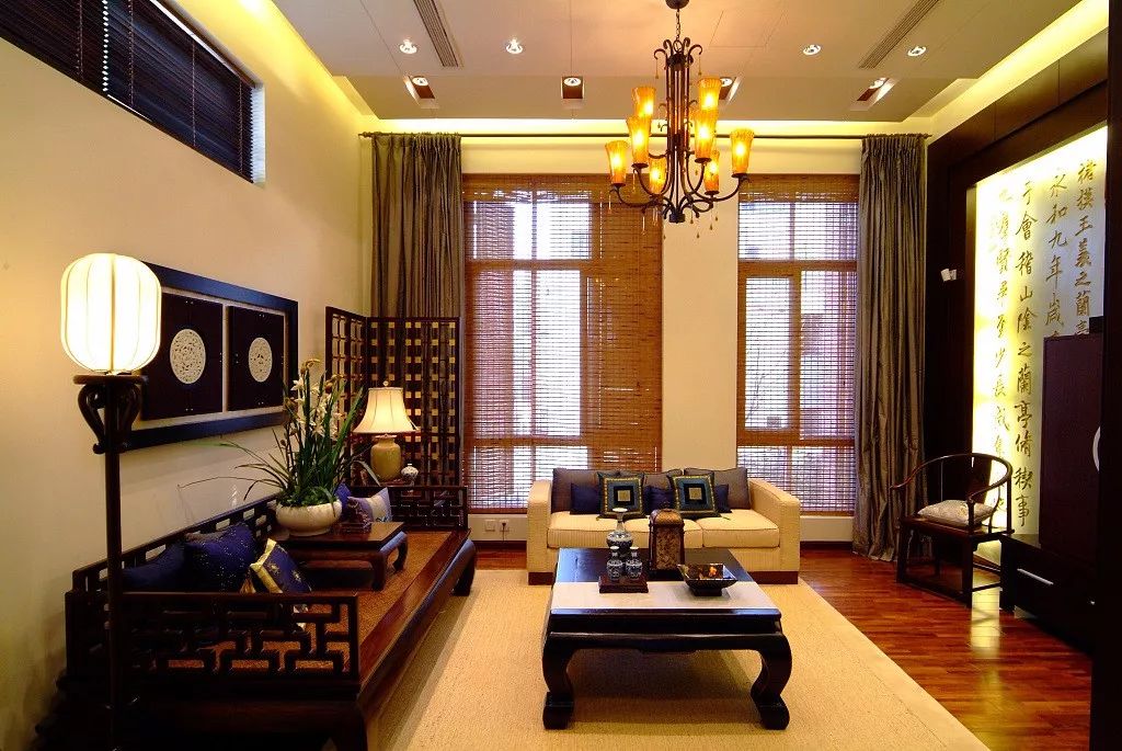 可臥可坐，羅漢床(圖2)